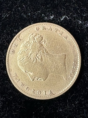 Gold half sovereign pendant - half,