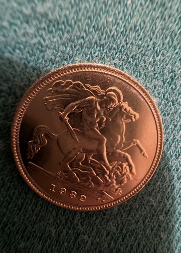 1982 22ct gold british - 1982, half
